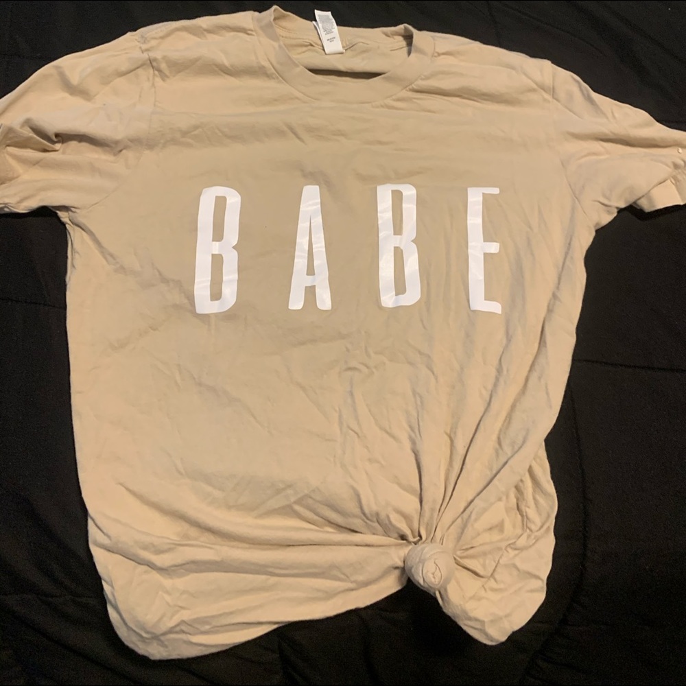 tan “BABE” tshirt size small